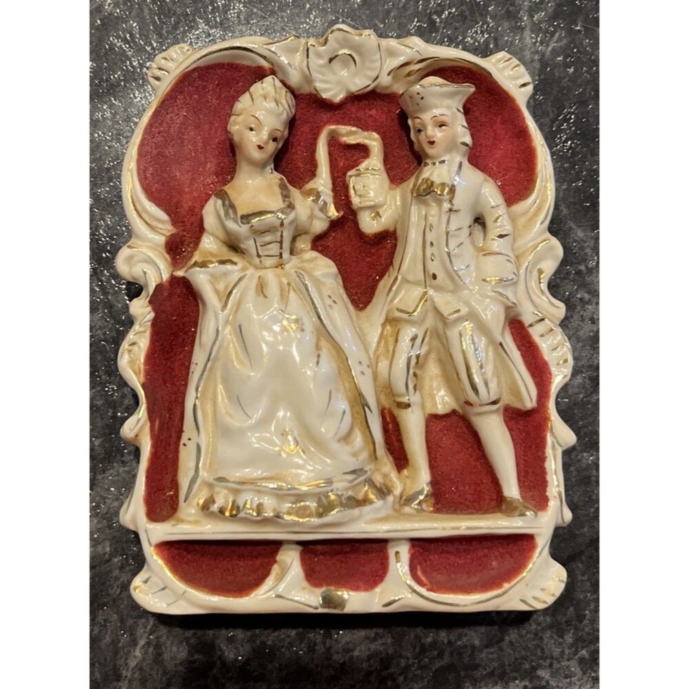VINTAGE MID-20th CENTURY PORCELAIN WALL MOUNT FIGURINE - COLONIAL MAN & WOMAN